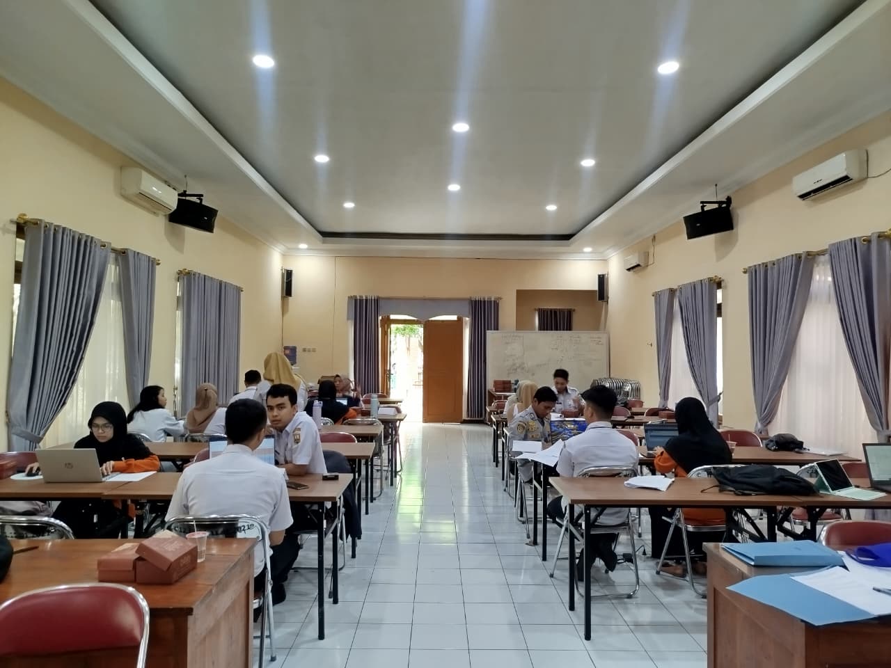 PERKUAT KUALITAS DATA, DISKOMINFO LAKSANAKAN DESK VERVAL STATISTIK SEKTORAL